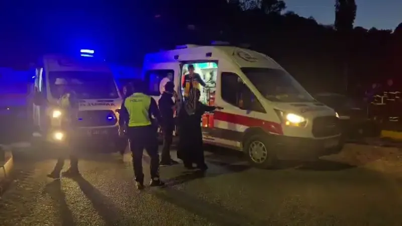 Zonguldak'ta Kavşakta İki Araç Çarpıştı: Altı Yaralı