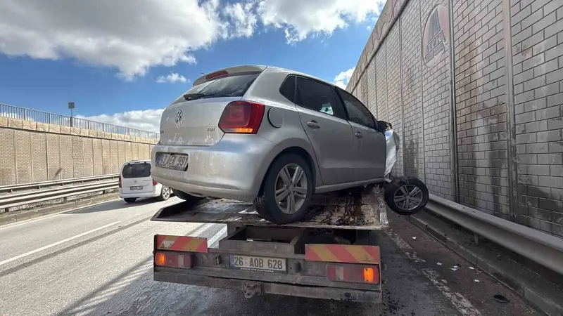 Eskişehir Çevreyolunda İki Otomobil Çarpıştı: İki Yaralı