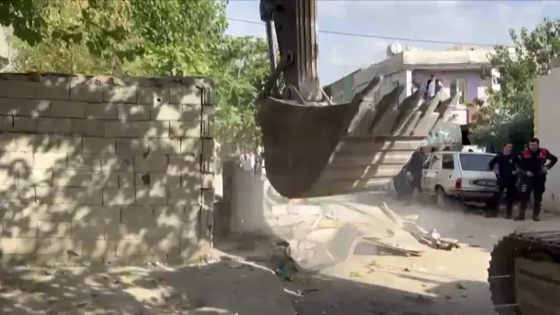Adıyaman’daki Silahlı Kavgaya Karışan Tarafların Kaçak Yapıları Yıkıldı