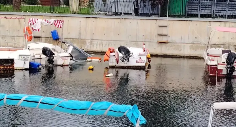 Kocaeli'de Etkili Olan Şiddetli Fırtına Balıkçı Teknelerini Vurdu