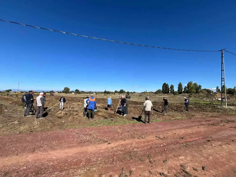 Beyşehir Gölü Kenarındaki Eski Çöplük Alanı Fidanlarla Yeşilleniyor