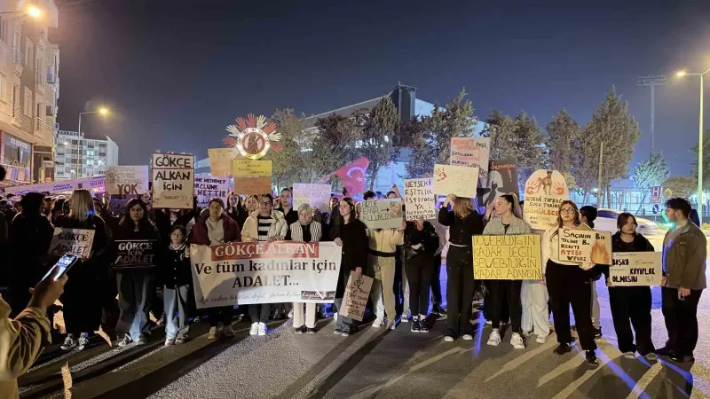 Bursa'da Katledilen Gökçe Alkan İçin Yüzlerce Kişi Adalet Yürüyüşü Düzenledi