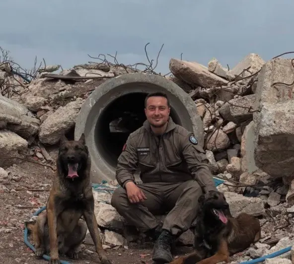 Eskişehir İtfaiyesinin Arama Kurtarma Köpekleri Zorlu Sınavı Geçti
