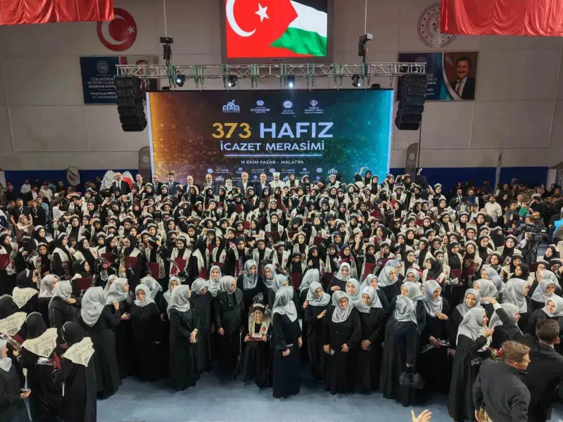 Malatya'da Düzenlenen Merasimle 373 Hafız İcazet Belgelerini Aldı