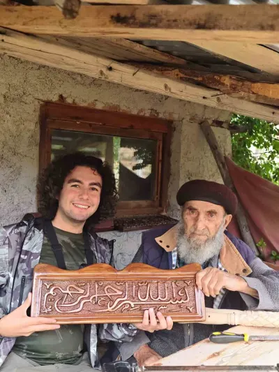 Kızılcahamam’da 93 Yaşındaki Usta 60 Yıldır Ürettiği Bastonları Ücretsiz Dağıtıyor