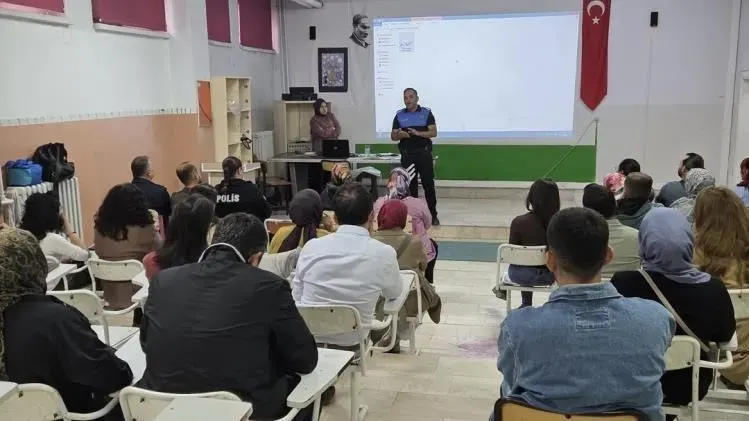 Bilecik'te Velilere Güvenlik Eğitimi Düzenlendi