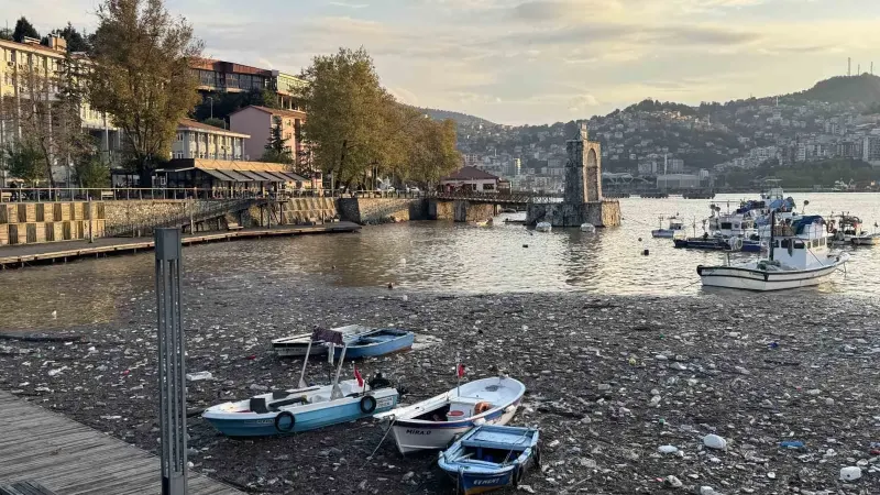 Zonguldak Limanında Sağanak Sonrası Çöp Dağları Oluştu