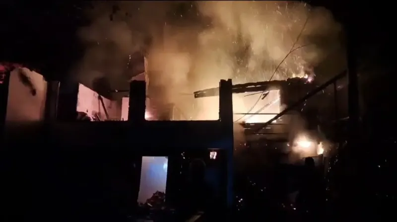 Safranbolu'da Çıkan Yangında Ev Kül Oldu, Hayvanlar Son Anda Kurtarıldı