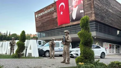 Çukurova Belediyesine Jandarma Ekipleri Tarafından Operasyon Düzenlendi