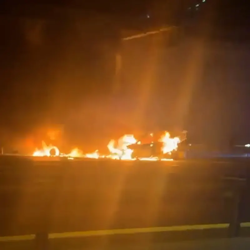 Sarıyer’de Meydana Gelen Trafik Kazası Sonrası İki Araç Alev Topuna Döndü