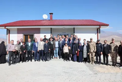 Erzincan Kemah'ta Kaya Düşmesi Riski Sebebiyle Yapılan AFAD Konutları Hak Sahiplerine Verildi