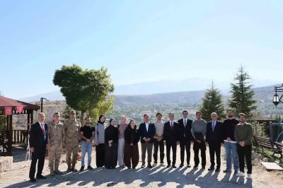 Erzincan Valisi ve Rektör Kemah İlçesinde Gençlerle Buluştu