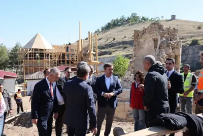 Erzincan'daki Tarihi Sultan Melik Türbesi Restorasyonu İncelendi
