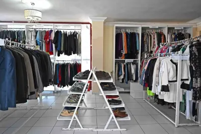 Antalya Büyükşehir Belediyesi İhtiyaç Sahiplerine Giyim Ve Eşya Desteği Sağlıyor