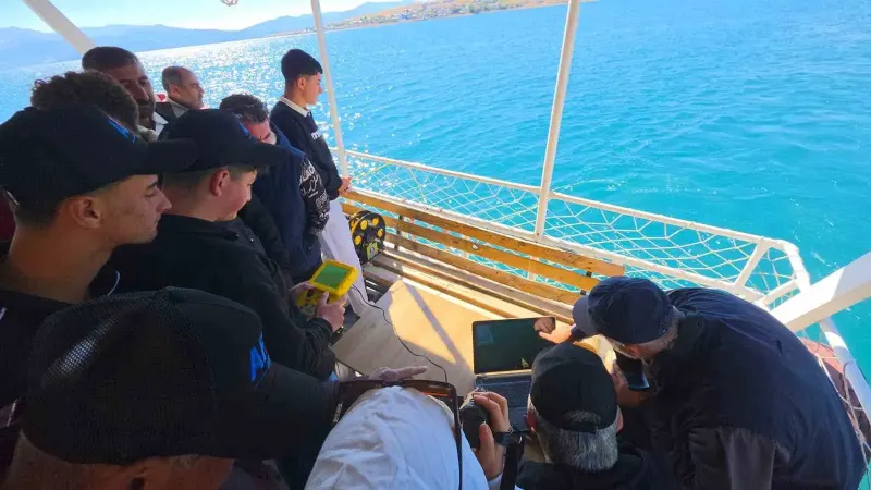 Tatvan’da Gençler İnsansız Su Altı Robotuyla Van Gölü’nü Keşfetti