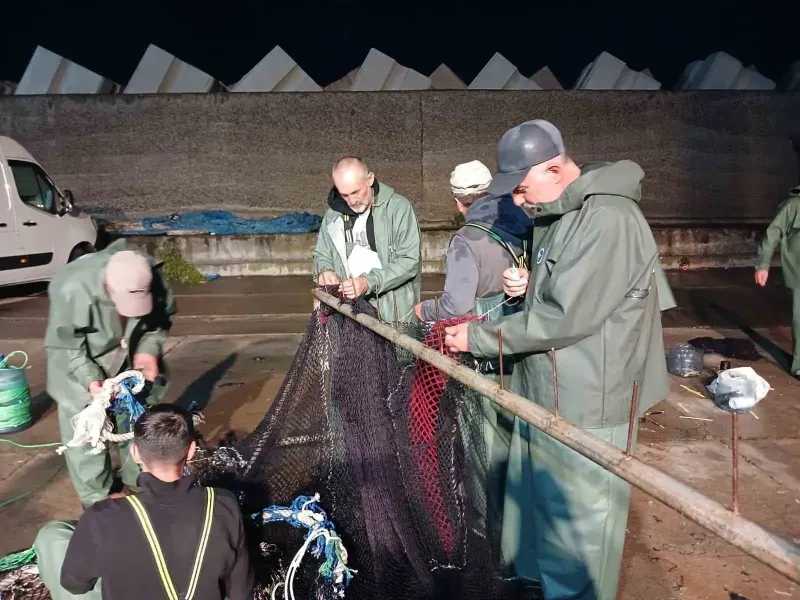 Karadeniz’de Yoğun Palamut Avı Balıkçılara Zor Anlar Yaşatıyor