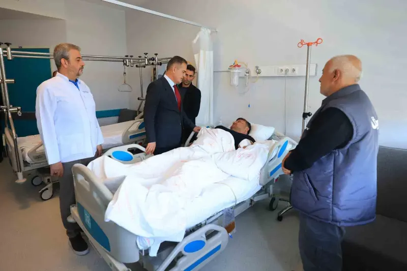 Muğla Valisi Akbıyık'tan Kaza Geçiren Muhtara Ziyaret