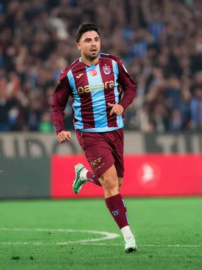 Trabzonspor Beşiktaş Karşılaşmasının İlk Yarısını Önde Kapattı