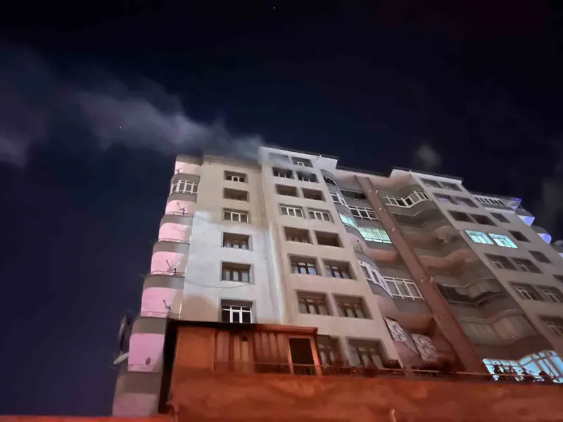 Niğde'de Yüksek Katlı Binada Yangın Paniği Yaşandı