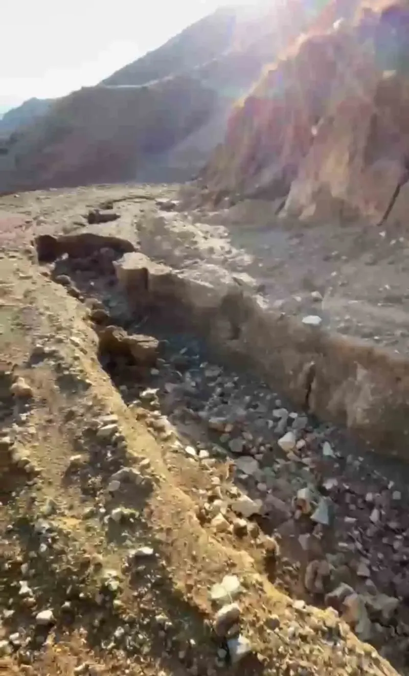 Elazığ'da Şiddetli Yağış Sonrası Yayla Yolu Yarıldı