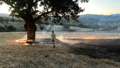 Kütahya'da Anız Yangını Korkuttu: 1 Hektar Alan Zarar Gördü