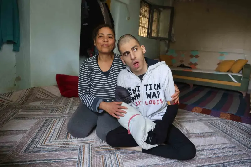 Hatay'da Vefakar Anne Beş Aylık Evliyken Kaybettiği Eşinin Emaneti Olan Engelli Oğluna Ömrünü Adadı