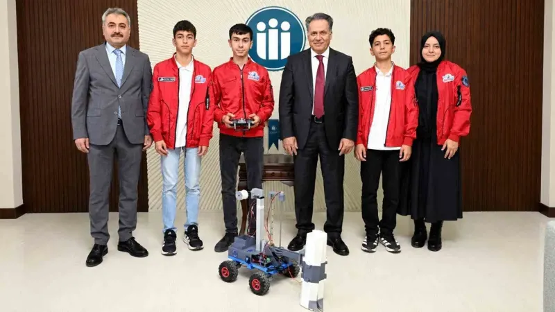 TEKNOFEST Başarısı Kazanan Genç Mucitlerden Rektör Akpolat'a Ziyaret