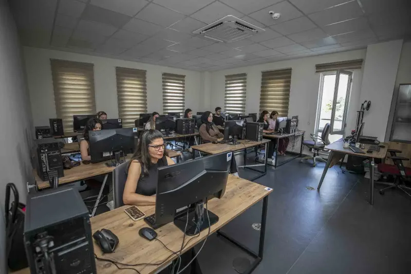 Mersin'de Düzenlenen Bilgisayar Kursuyla Gençler İstihdama Hazırlanıyor