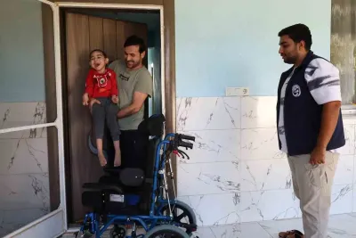 Hatay'da Serebral Palsili Çocuğun Tekerlekli Sandalye Sevinci Yürekleri Isıttı