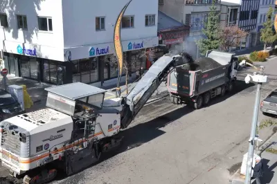 Kars Belediyesi Kazımpaşa Caddesi'nde Asfalt Sökümüne Başladı