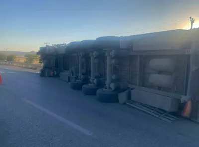 Konya'da Pancar Yüklü Tır Devrildi: Sürücü Yaralandı