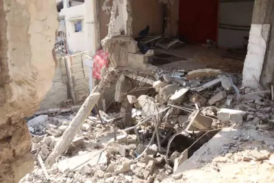 Gazzeliler Yaklaşan Kış Şartlarında Hasarlı Binalarda Yaşam Mücadelesi Veriyor