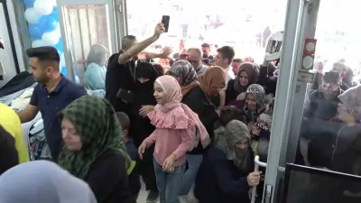 Kahramanmaraş’ta Giyim Mağazasının Açılışında İzdiham Yaşandı