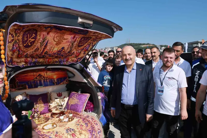 Gebze'de Modifiyeli Araç Tutkunları Festivalde Bir Araya Geldi