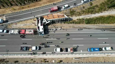 Manisa'daki Feci Zincirleme Kazada 11 Kişi Hayatını Kaybetti