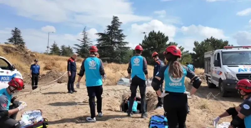 Elazığ'da Gerçekleştirilen Kapsamlı Afet Sağlık Grubu Saha Tatbikatı Gerçekleşti