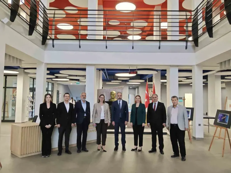 Van Yüzüncü Yıl Üniversitesi Rektörü Şevli Bitlis'te Lise Ziyaretinde Bulundu