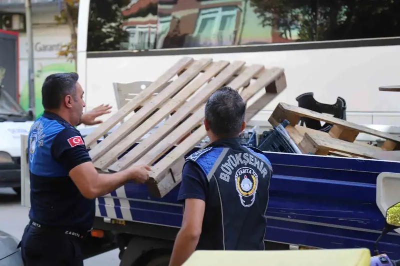 Eskişehir'de Zabıta Ekiplerinden Yaya Yolları ve Kaldırım İşgali Denetimi