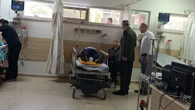 Manisa Valisi Vahdettin Özkan Akhisar Otoyolundaki Kazada Yaralananları Ziyaret Etti
