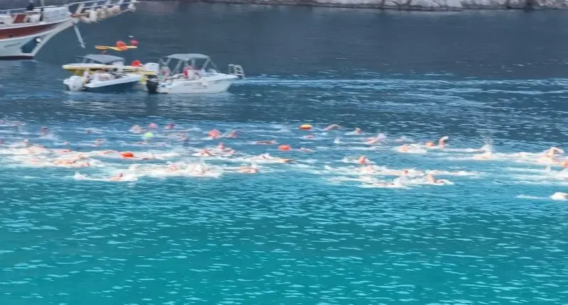 Fethiye'de Düzenlenen Açık Su Yüzme Yarışına Bin 600 Sporcu Katıldı