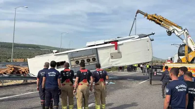 Manisa'daki Feci Kazada Enkaz Kaldırma Çalışmaları Başlatıldı