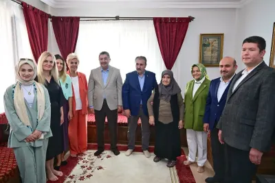 Eskişehir Heyeti Üzüm Hasadı İçin Gittiği Günyüzü'nde Mustafa Destici ile Buluştu