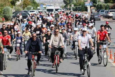 Kayseri’de Hekimler Sağlıklı Yaşam İçin Pedal Çevirdi
