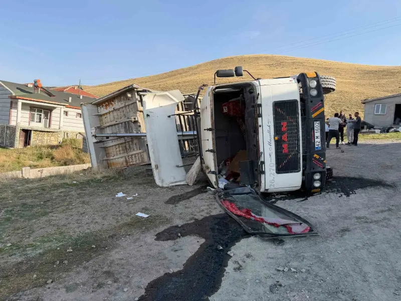Konya'da Hafriyat Yüklü Tırın Devrilmesi Sonucu Sürücü Yaralandı