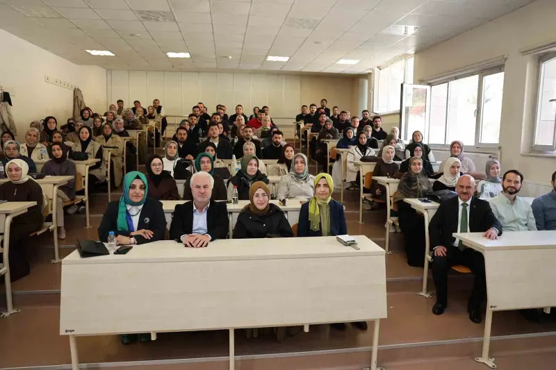Düzce Üniversitesi Rektörü Sözbir İlahiyat Öğrencilerinin Dersine Katıldı