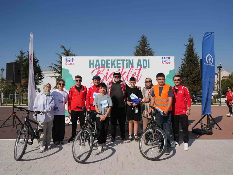 Düzce'de Düzenlenen Bisiklet Etkinliğine Yüzlerce Vatandaş Katıldı