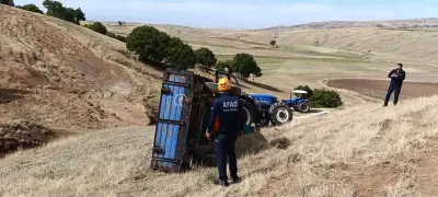 Muş’ta Devrilen Traktörün Altında Kalan Sürücü Ağır Yaralandı