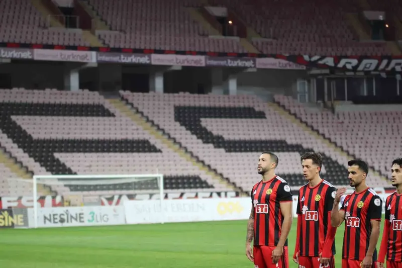 Eskişehirspor Ve Etimesgutspor Mücadelesinde Tribünler Boş Kaldı