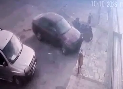 Kayseri'de Vitesi Karıştıran Sürücü Kaldırımda Oturan Vatandaşa Çarptı