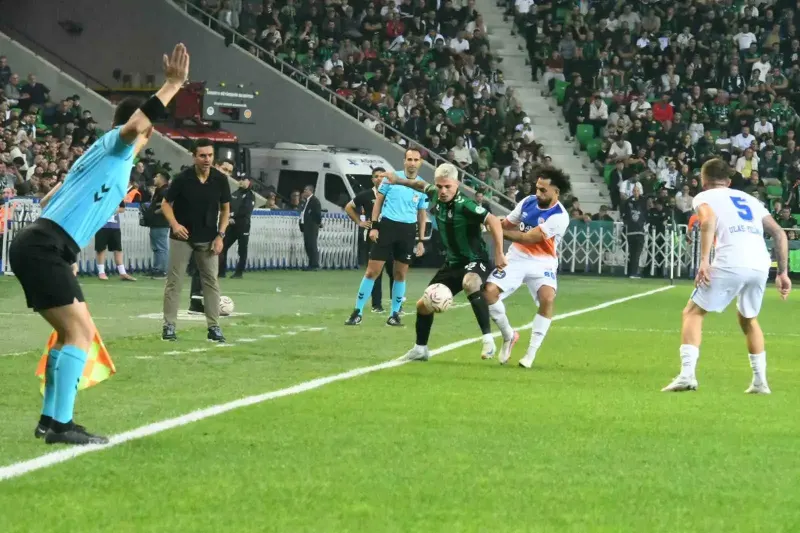 Sakaryaspor İle İskenderunspor Sahada Puanları Paylaştı